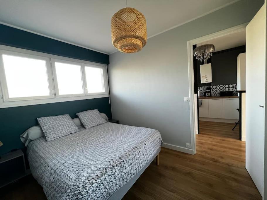 T2 Lumineux Refais A Neuf Avec Parking !